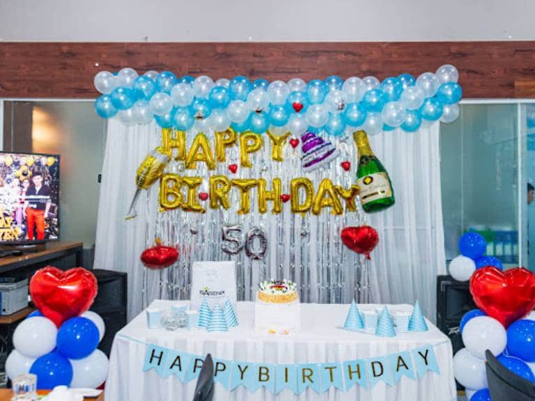 Những mẫu trang trí bàn tiệc sinh nhật đẹp tiết kiệm chi phí nhất